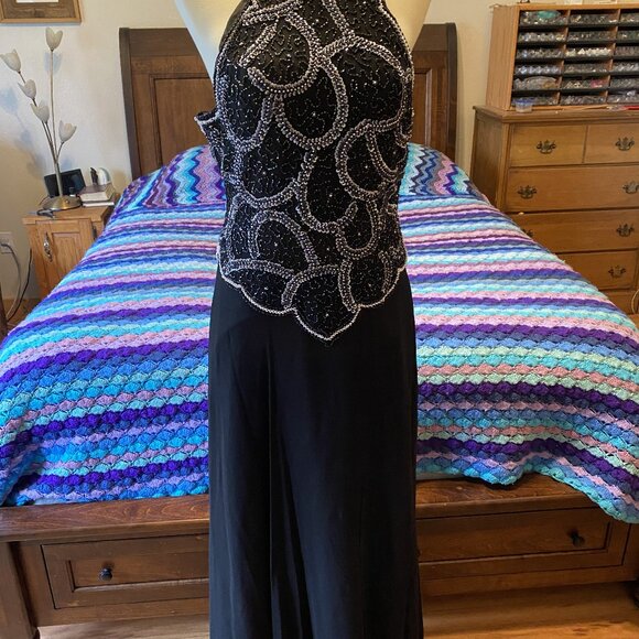 Elegant evening gown #33) Exotic Evening - Picture 3 of 6